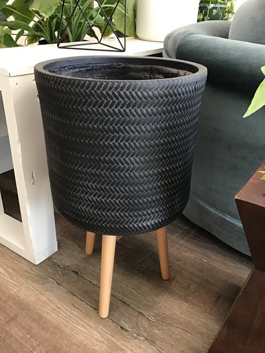 Black Bracelet Standing Pot